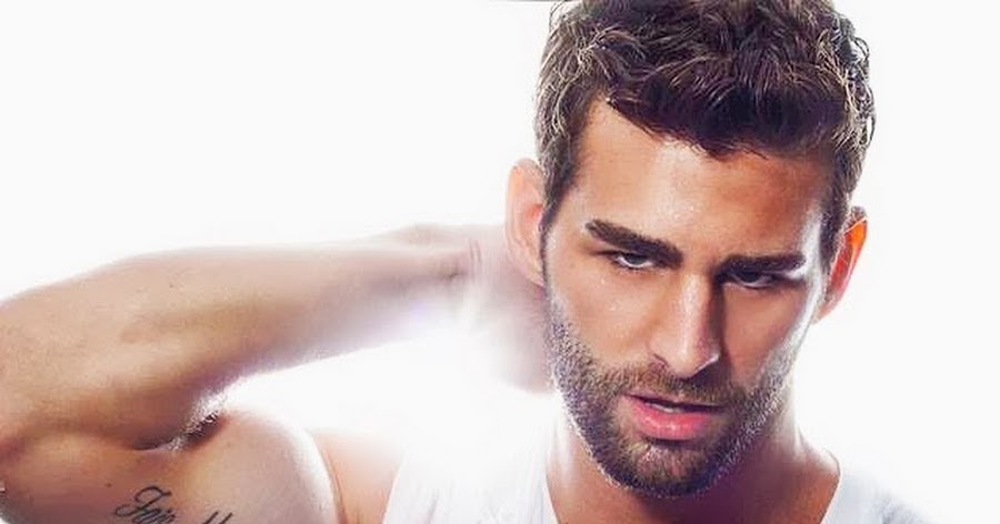 CHRIS SALVATORE SHOWS HIS COCK - GAY MANS PLEASURE