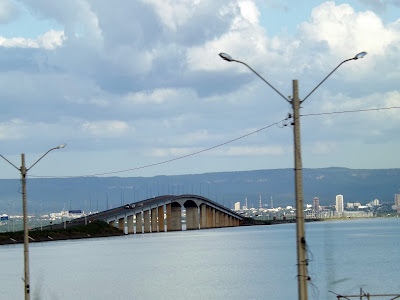 Ponte Fernando Henrique Cardoso em Palmas - Um Asno