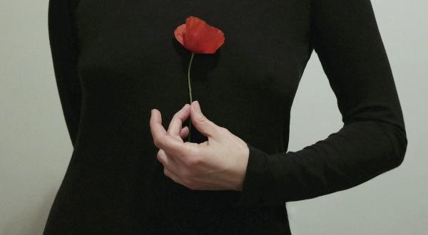 Στον κόσμο μου που λες, οι άνθρωποι είναι καθαροί και ξέρουν ακόμα ν’αγαπούν.