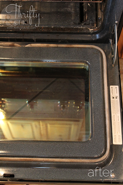 How to clean your oven naturally in just a few minutes using things you probably already have at home