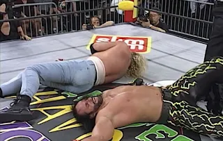 WCW Halloween Havoc 1997 - Randy Savage and DDP beat each other senseless