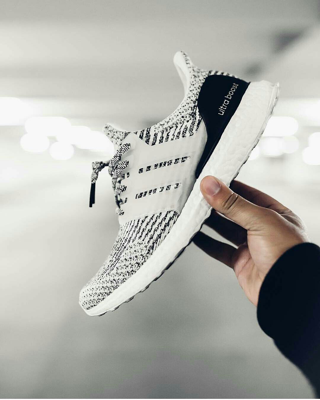 New Men 's Adidas Ultra Boost 3.0 Zebra / Oreo Size 10
