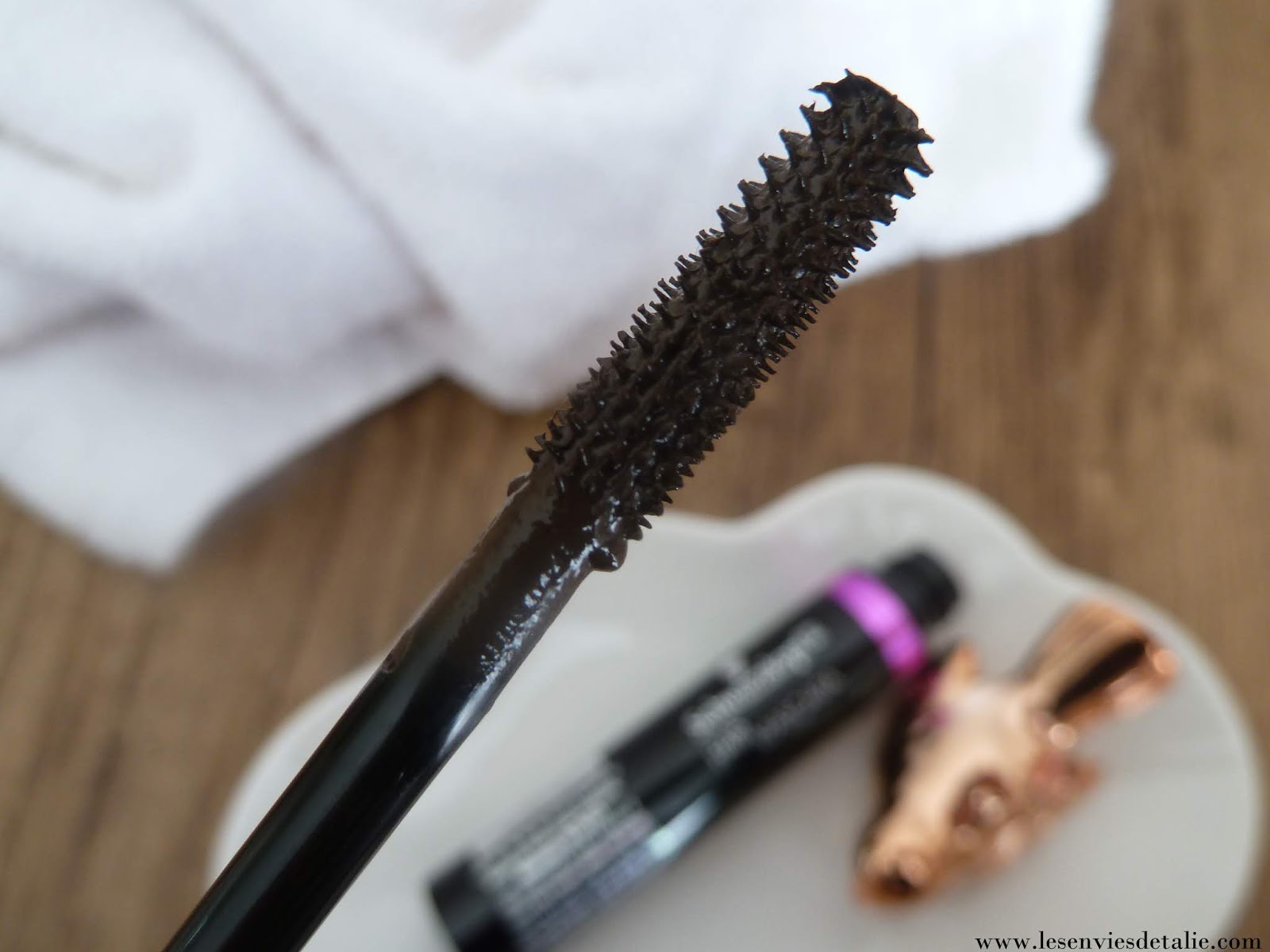 Camoufler cheveux blancs et racines avec le Hair Mascara de Schwarzkopf