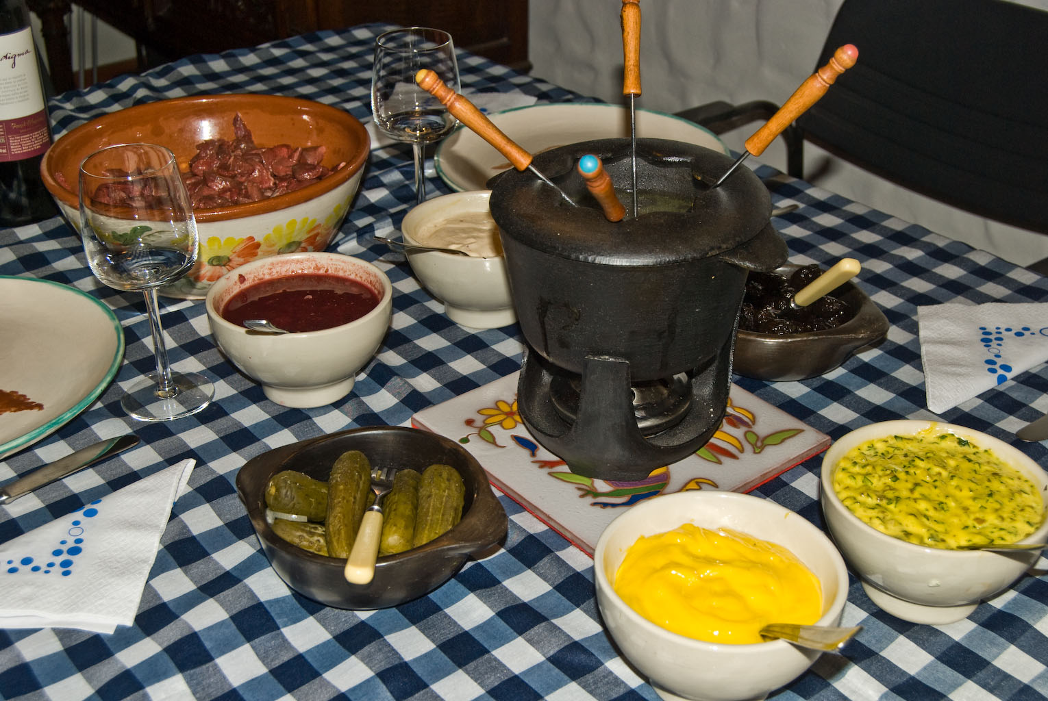 A delicious fondue... Eating a delicious cheese fondue coo… Flickr