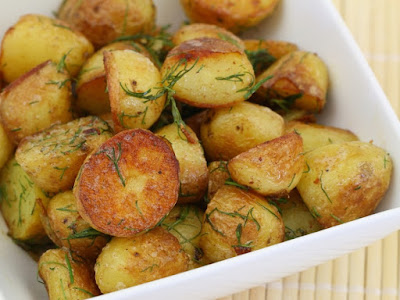 Batata Assada com Alho e Endro Batata Assada com Alho e Endro (vegana)