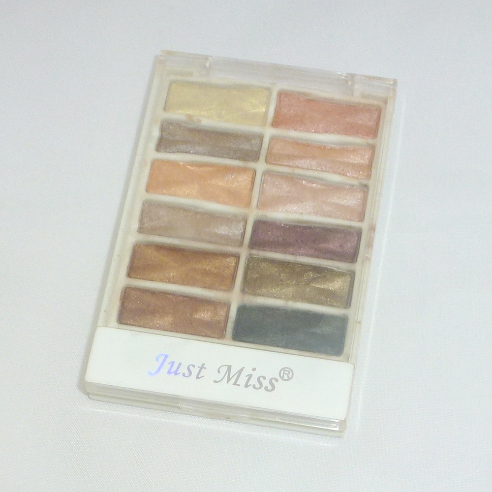 FOOTNOTE Review Just Miss Eyeshadow Palette 12 Warna ES218