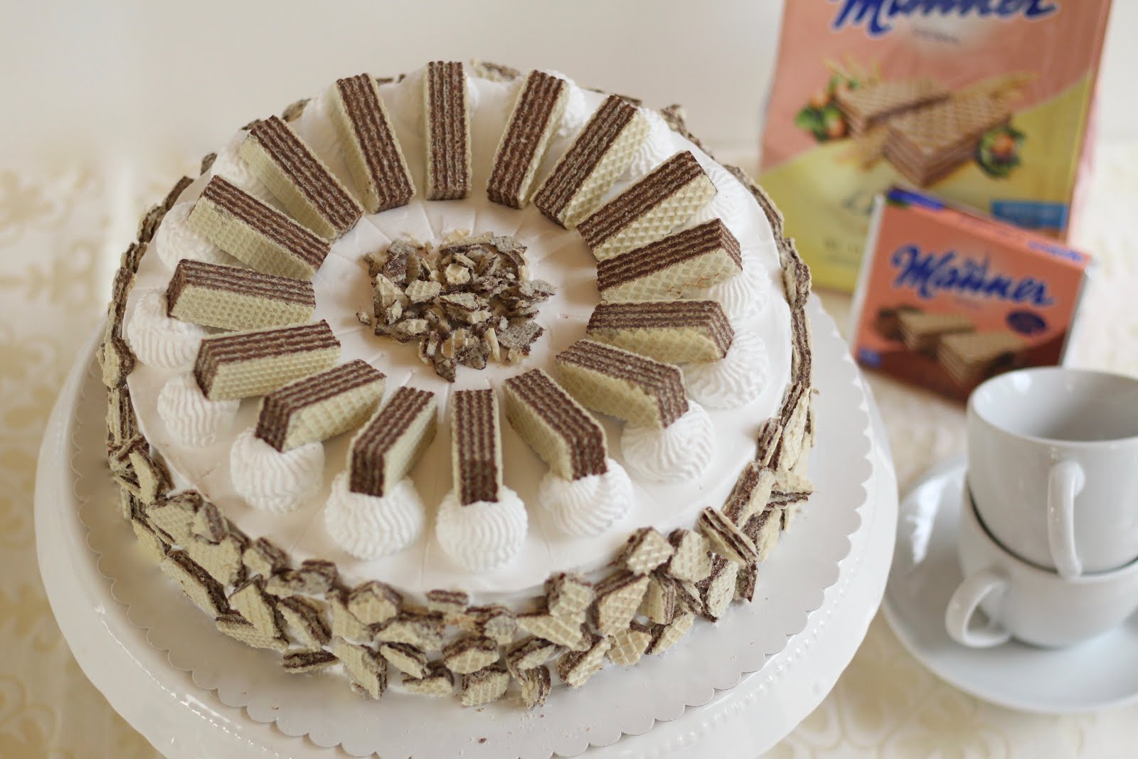 Vegane Manner Torte mit Manner-Sahne und Nuss-Nougat-Creme | Rezept und ...