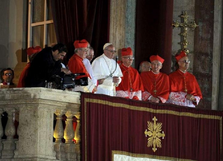 Il Papa Neoeletto Vi Si Veste Dopo Il Conclave