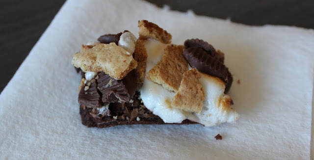 S'more Brownies with Mini Peanut Butter Cups | A Hoppy Medium