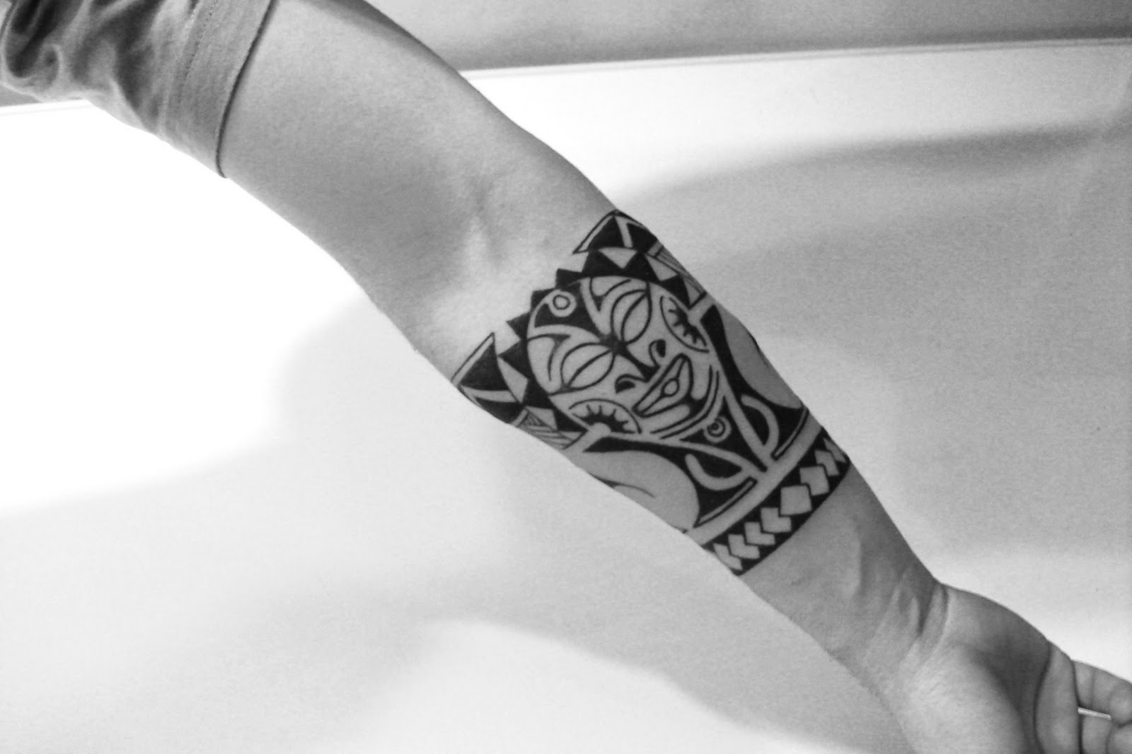 Toop Tattoo Tatuaje Brazalete Maori en freehand Alicante