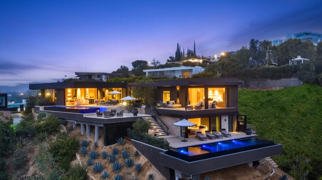 31 Interior Design Photos vs. 1616 Blue Jay Way, Los Angeles Luxury Home Tour
