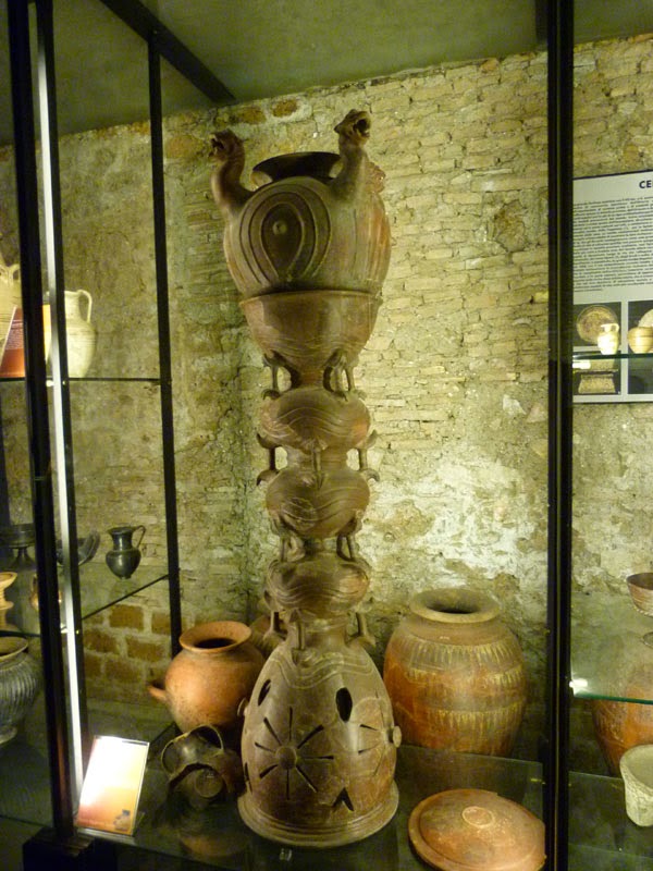 Uma "panela" etrusca, no Museo Arqueológico de Cerveteri