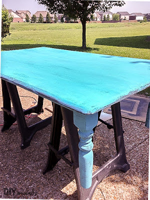 Don't throw that table away, stencil it for a fresh new look! This DIY is available at DIY beautify!