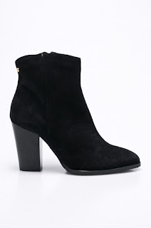 Botine elegante moderne de zi cu toc gros din piele intoarsa negre de firma Tommy Hilfiger Botine elegante moderne de zi cu toc gros din piele intoarsa negre de firma Tommy Hilfiger