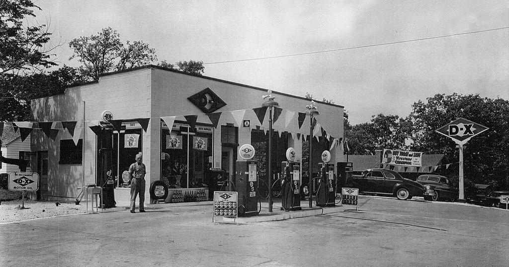 Just A Car Guy DX station in Springfield, Missouri.