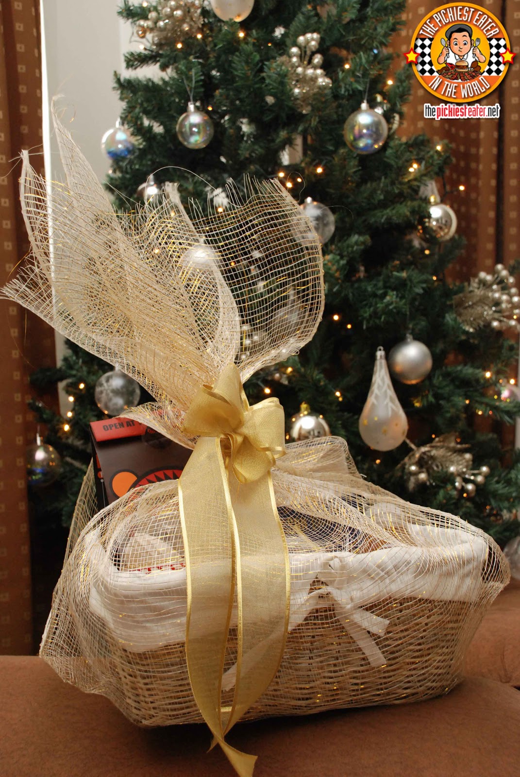 THE PICKIEST EATER IN THE WORLD GIVE BACK THIS CHRISTMAS GOURMET GOODIES GIFT BASKETS
