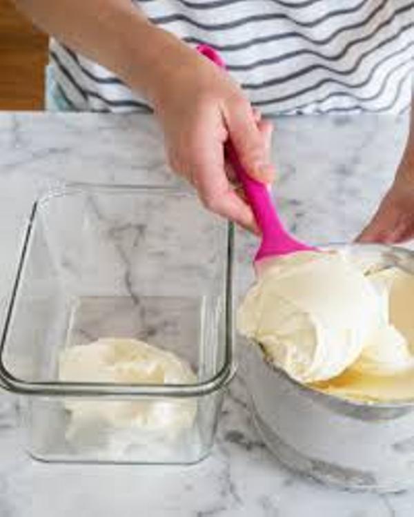 десерт из сгущенного молока. мороженое в мороженице. мороженое в домашних условиях. домашнее мороженое из сливок и сгущенки. домашнее мороженое из сливок.