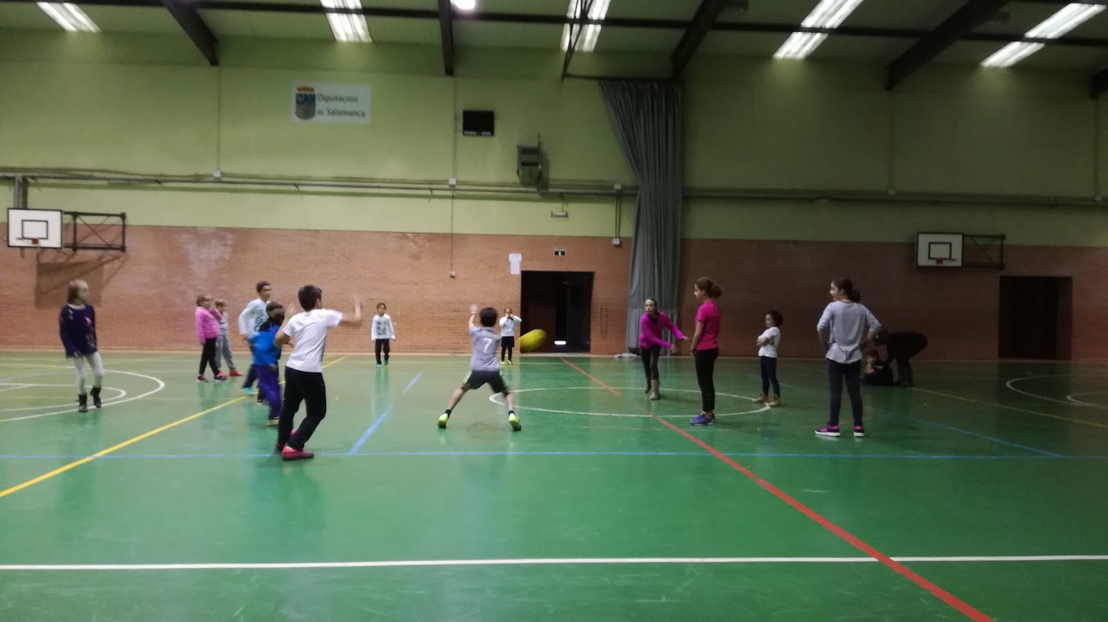 Deportes y Plástica Birilé o balón prisionero