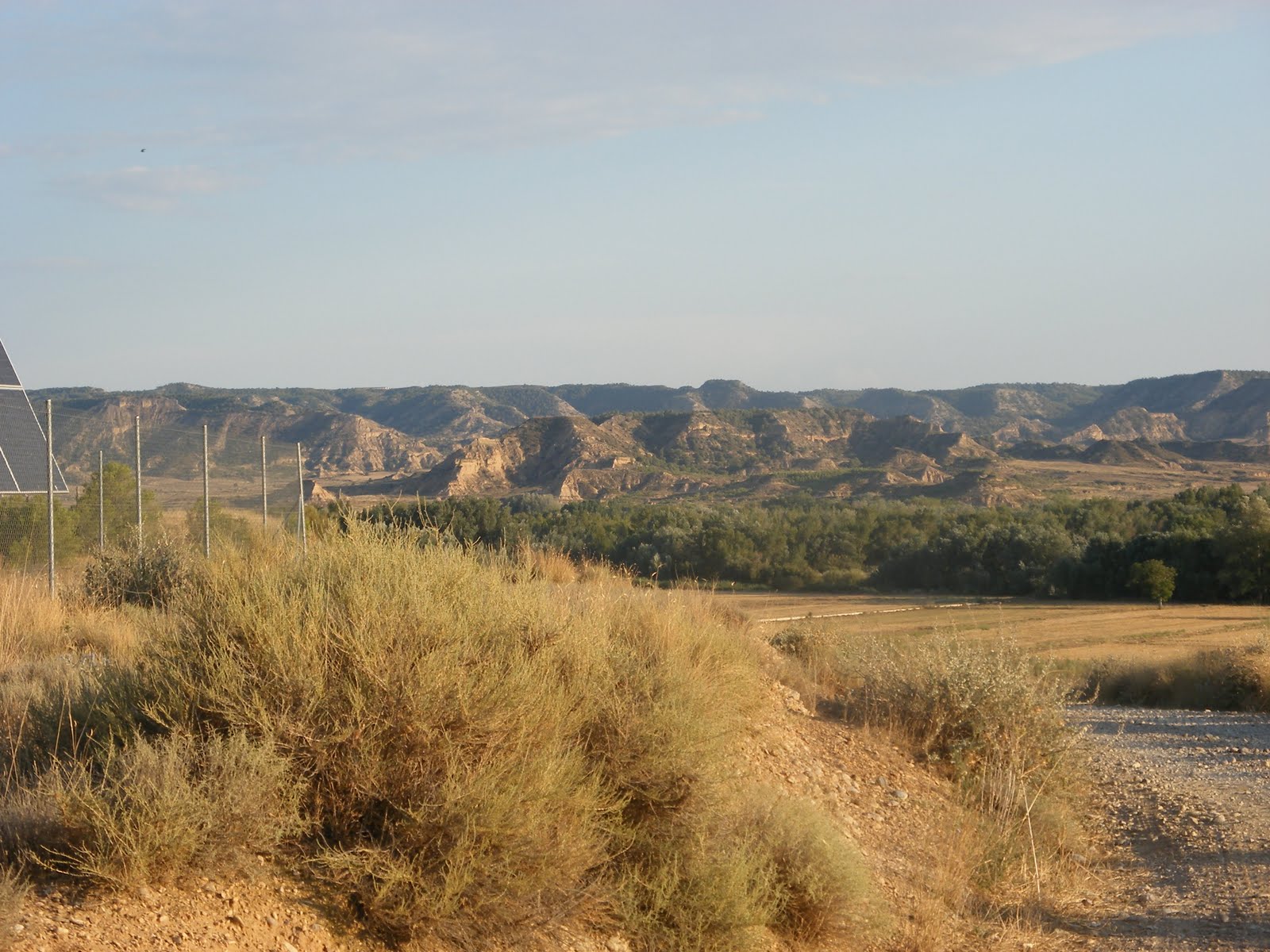 Monegros en bicicleta y caminando. Rodeando Albalatillo
