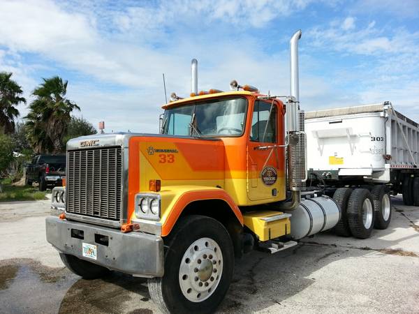 1987 GMC General Day Cab - Old Truck