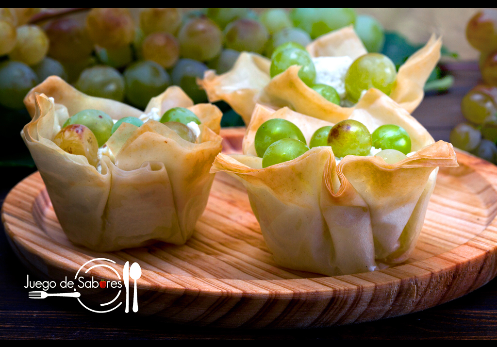 JUEGO DE SABORES TULIPAS DE UVAS CON CREMA DE QUESOS