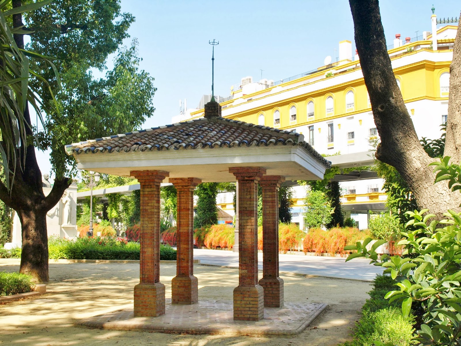 Sevilla Daily Photo Los Jardines de la Reina Cristina (4) el Templete