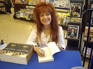 BOOKSIGNING EVENT AT BARNES AND NOBLE, 2014