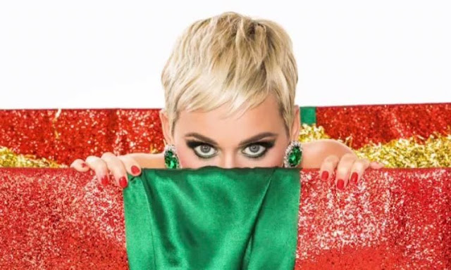 Η Katy Perry φέρνει τα Χριστούγεννα με το «Cozy Little Christmas ...