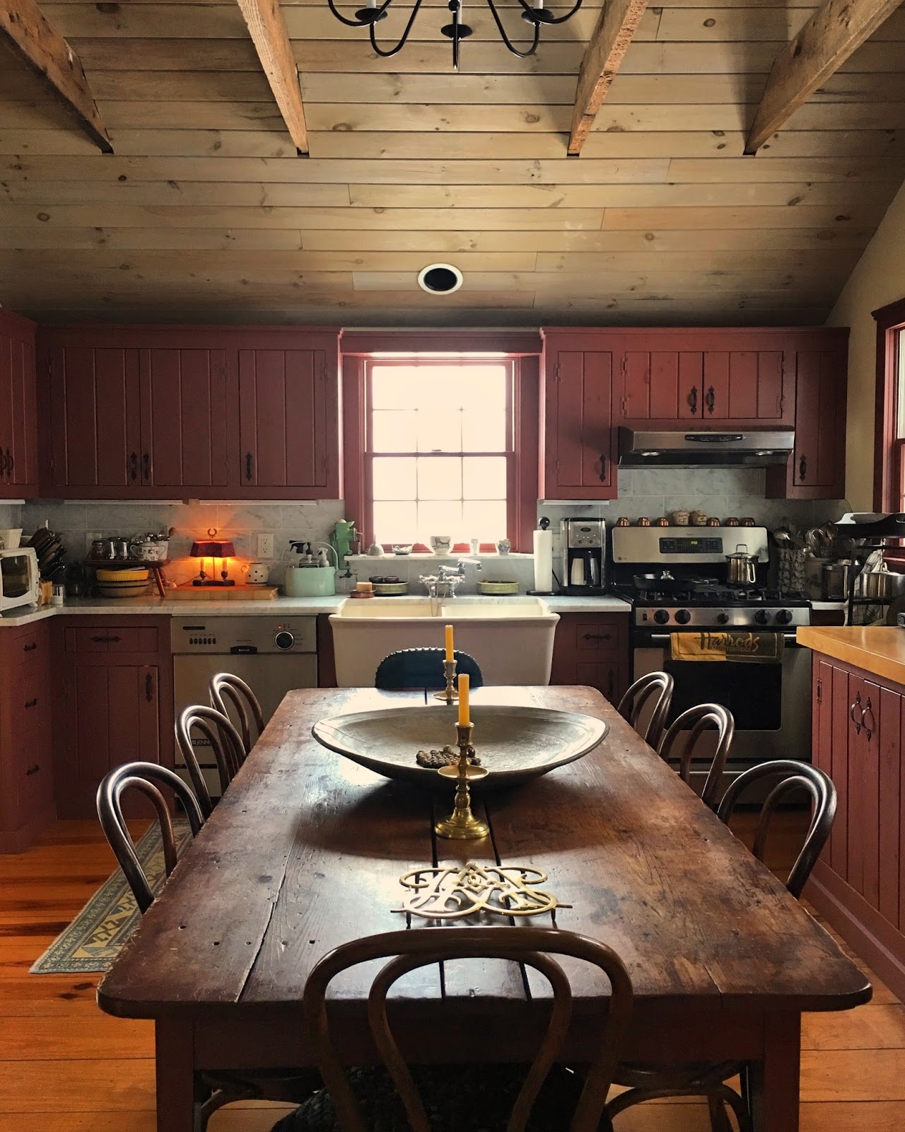 My Cottage Kitchen w/ Farm Table Content in a Cottage