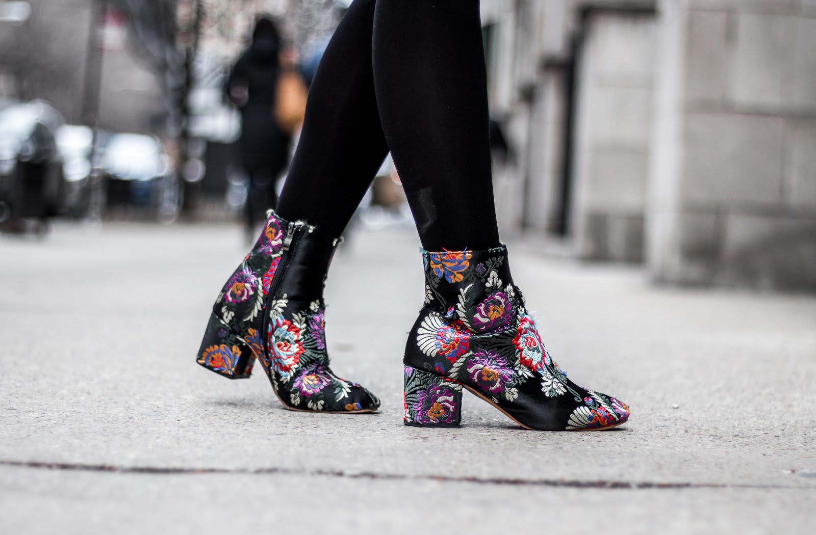 embroidered-floral-boots-outfit