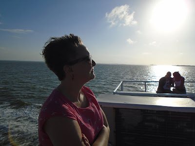 Photo de Anne à bord tu traversier de Chiquila direction Isla Holbox, Quintana Roo, Mexico mars 2015. Crédit Photo Jean Bjornson