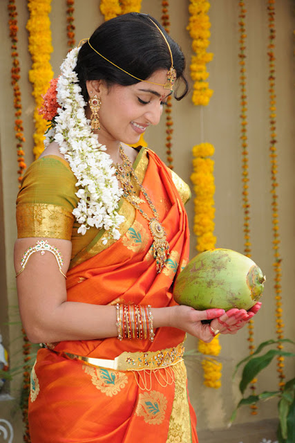 Anushka-Shetty-Traditional-Silk-Saree
