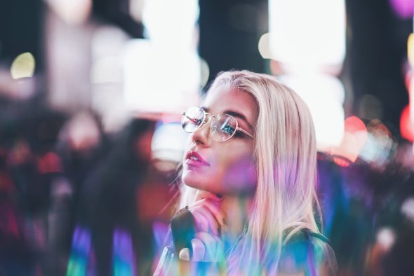 Luzes e cores na fotografia artística e romântica de Brandon Woelfel Brandon Woelfel arte fotografia artística romântica cores luzes urbanas contos de fada hipster mulheres óculos modelos