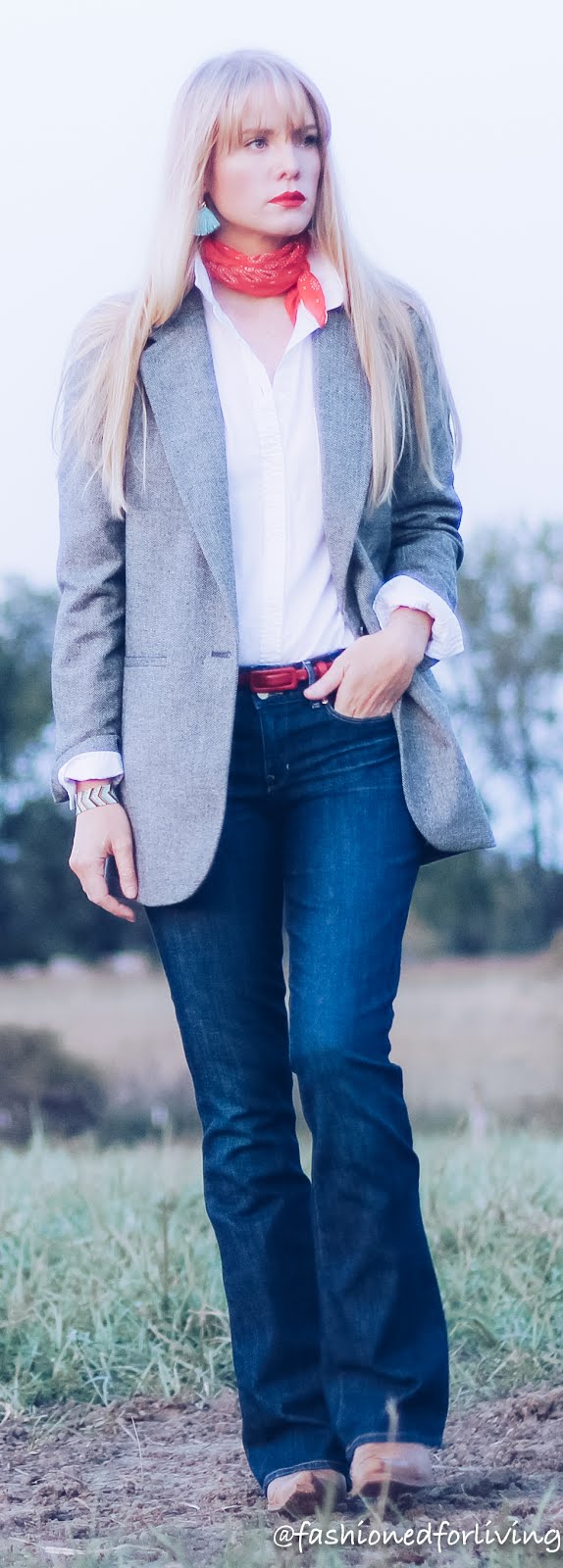 boyfriend blazer outfit with jeans and cowgirl boots, womens blazer and jeans outfit, womens cowboy boots outfit