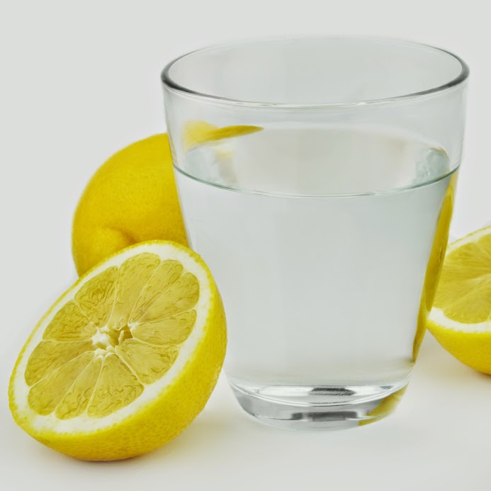  Air lemon yakni air yg berasal dari buah lemon Manfaat & Khasiat Air Lemon