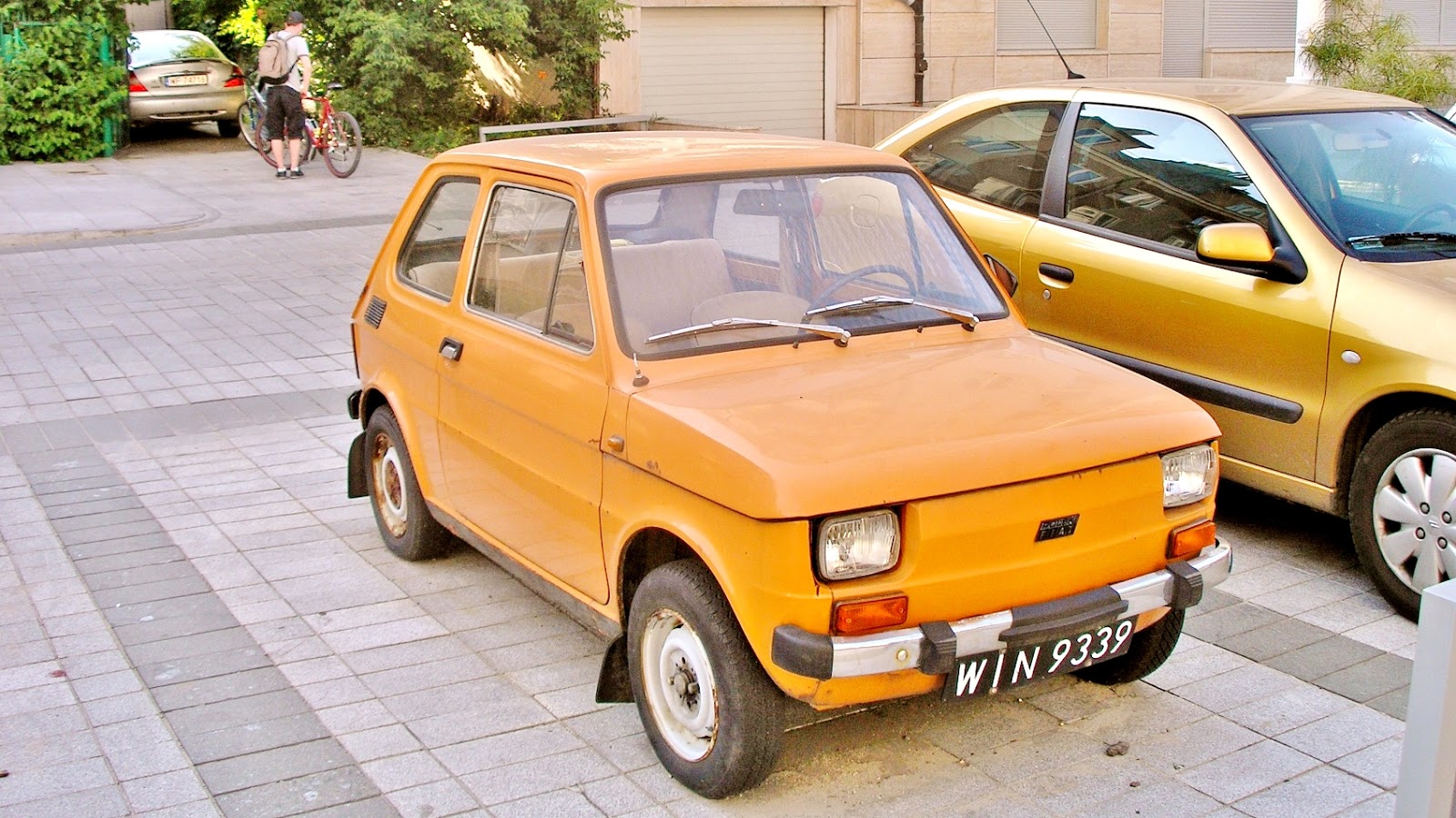 Pobliska Ulica 1981/2 Polski Fiat 126p 650S