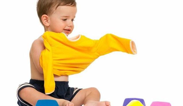 Cara Mengajarkan Anak Pakai Baju Sendiri Sejak Usia Dini Cara Mengajarkan Anak Pakai Baju Sendiri Sejak Usia Dini