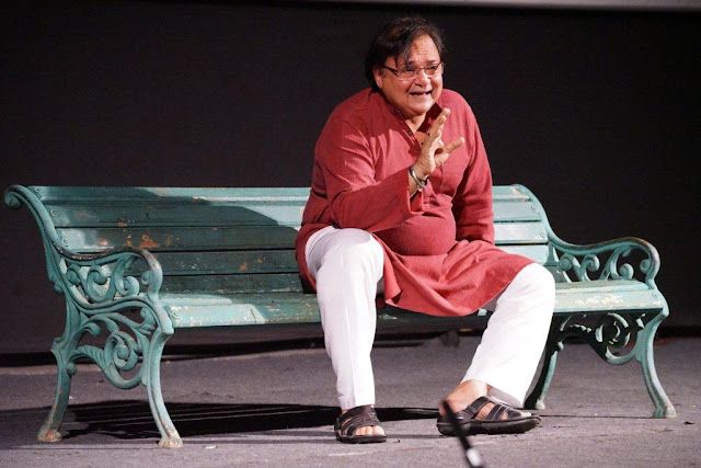Original, hilarious yet a captivating ‘Massage’ of all emotions was seamlessly presented by Rakesh Bedi at the 5th Veda session at Whistling Woods International Original, hilarious yet a captivating ‘Massage’ of all emotions was seamlessly presented by Rakesh Bedi at the 5th Veda session at Whistling Woods International