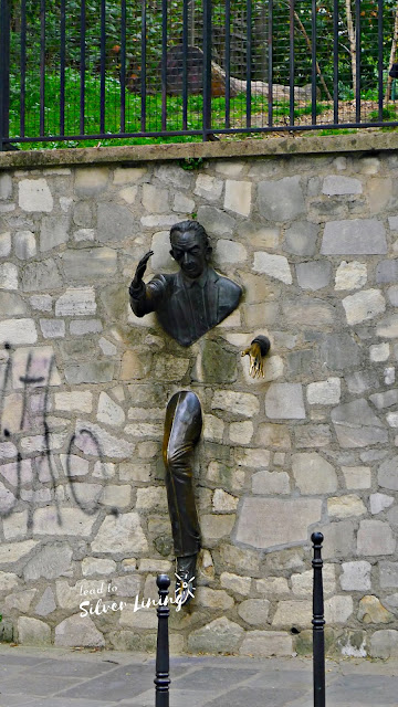 Montmartre蒙馬特 穿牆人雕像Passe-Muraille statue