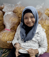 Dinda ke SMP bawa motor sendiri Dinda ke SMP bawa motor sendiri