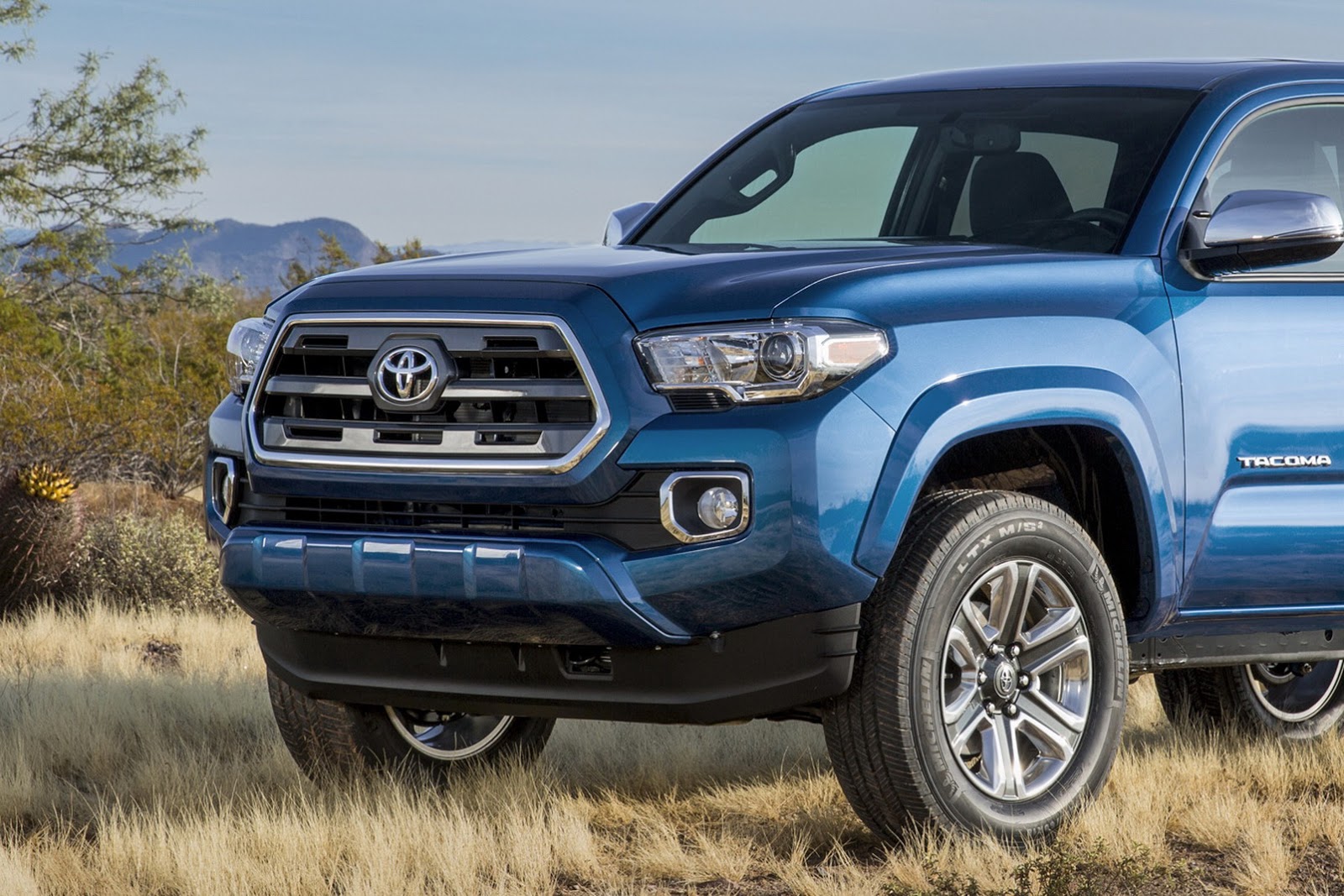 Toyota Shares HD Pics, Video of 2016 Pickup Truck