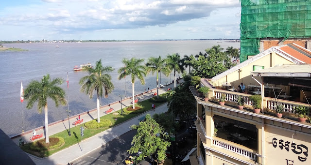 ransel bertopeng, kamboja, Phnom Penh, panorama mekong hostel, riverside