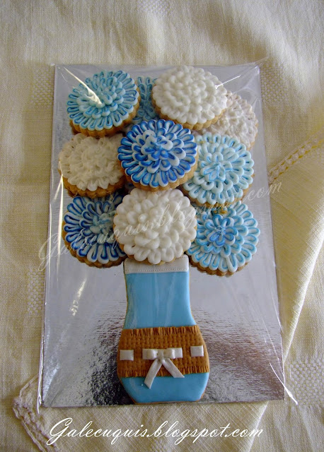 Jarrón de flores en galleta decorada en glasa Jarrón de flores en galleta decorada en glasa