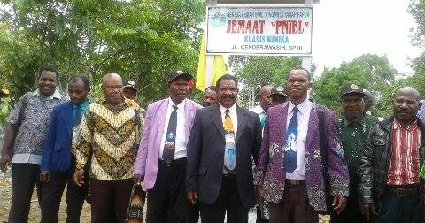 Biro Anak dan Remaja KINGMI Klasis Mimika Gelar Seminar Guru Sekolah Minggu  - Pojok Papua