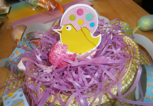 decorating easter bonnets for children egg and chick easy and cheap
