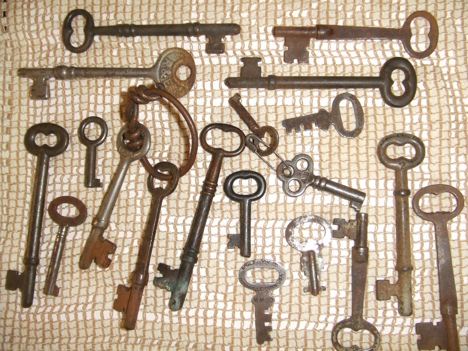 Dizzy's Wanderings & Wonderings Wondering about old keys.