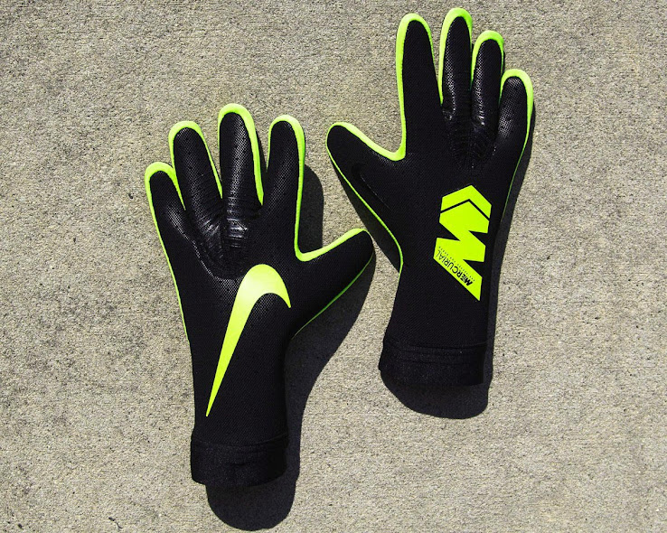Es decir explosión yo Strapless' Nike x Off-White Mercurial Touch Elite Goalkeeper Gloves  Revealed - Footy Headlines
