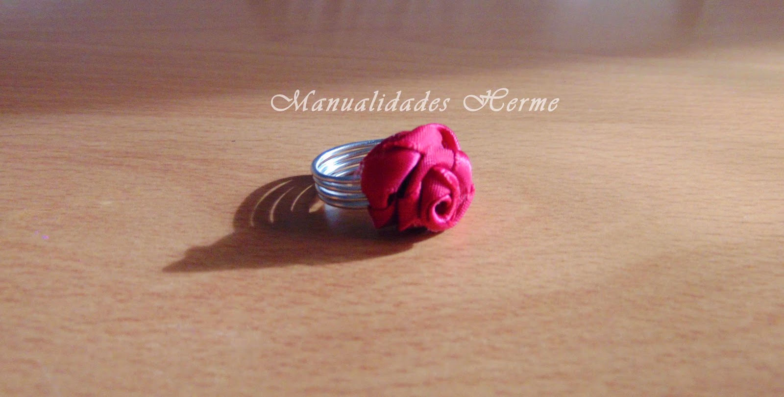 anillo rosa en cinta de raso