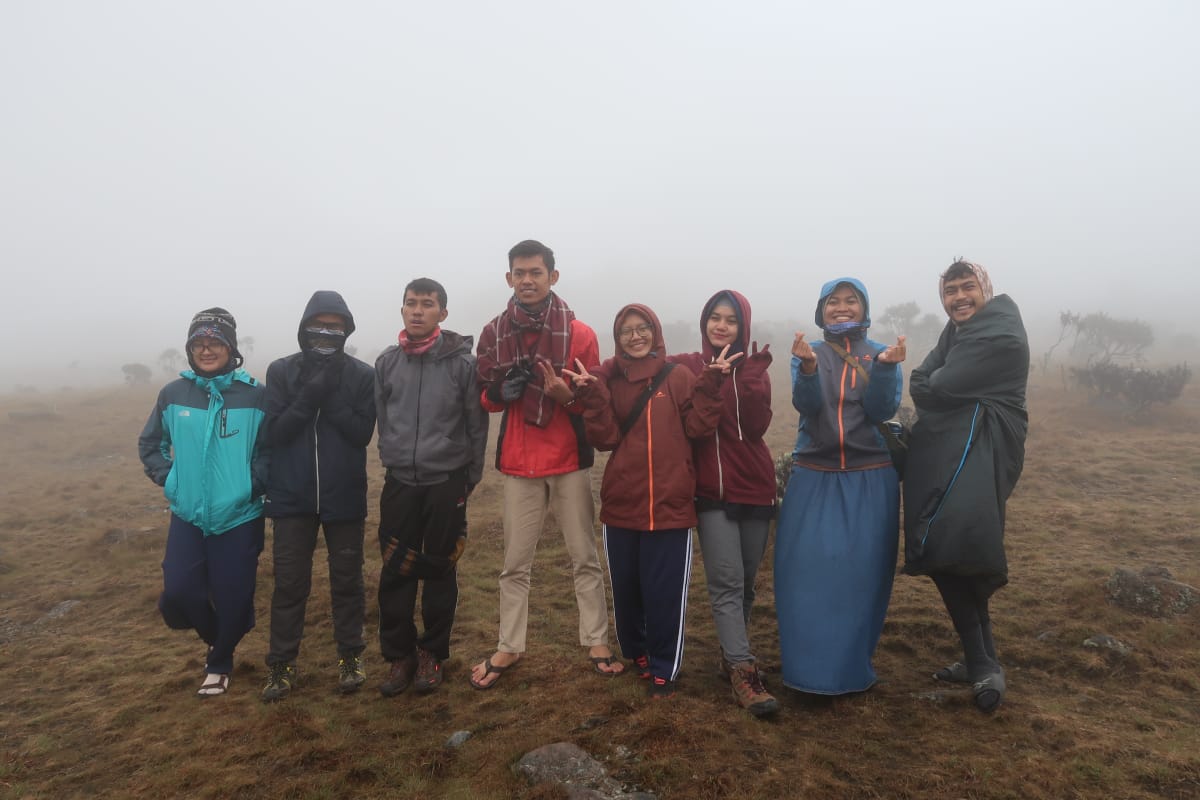 Sevilla�s Area: Ada Apa di Puncak Gunung Gede?!