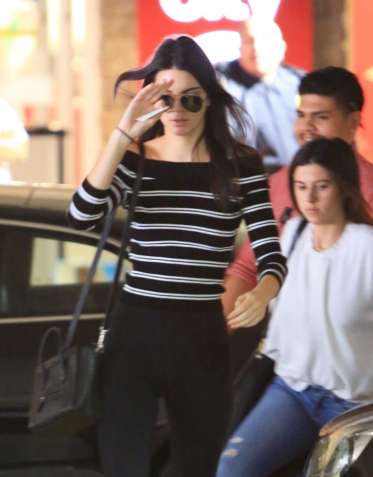Celebrity Pictures: Kendall Jenner – Wearing form fitting Yoga Pants